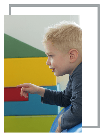 Kind beim dmt. Kids Programm
