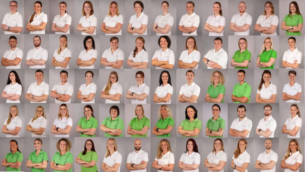 Eine Collage von den Mitarbeitern aller Physiotherapiepraxis Standorten in grünen und weißen Klamotten.