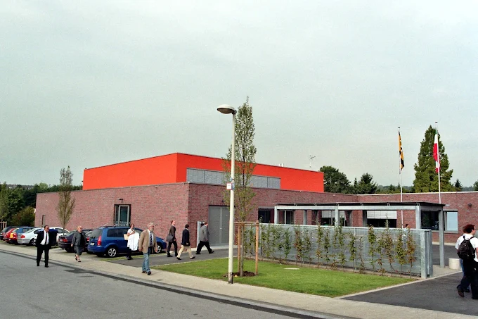 Bild zeigt eine Außenansicht der Paul-Kraemer-Schule