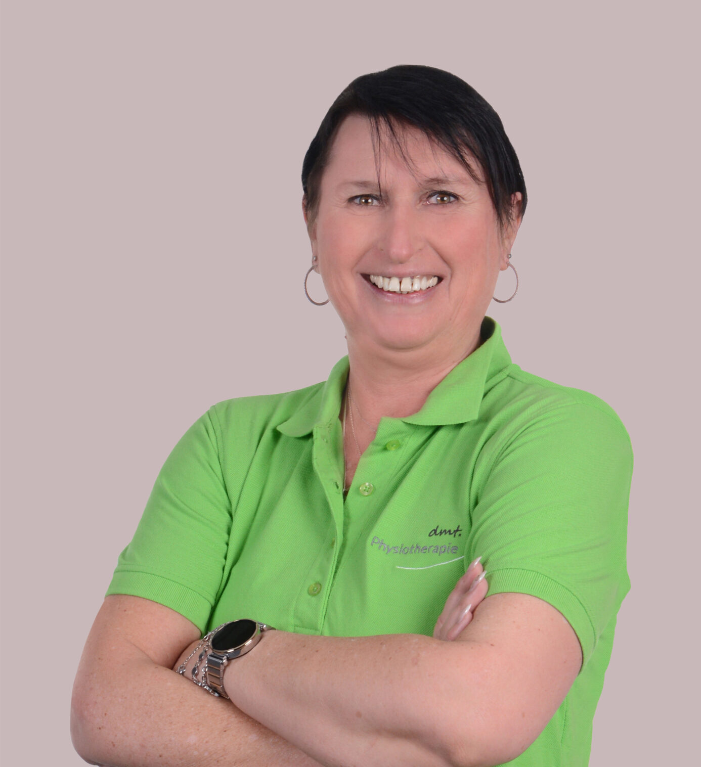 Das Bild zeigt Gaby Schumacher. Verwaltungskraft bei der dmt. Therapie+ in Bad Neuenahr