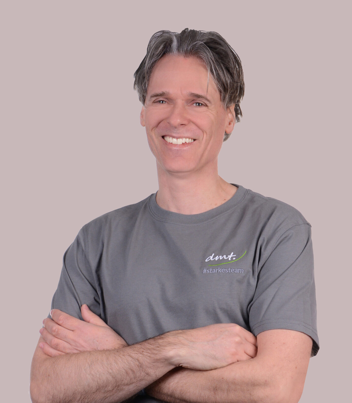 Bild zeigt Michael Carlier. Physiotherapeut bei der dmt. Therapie+ in Bonn ippendorf.